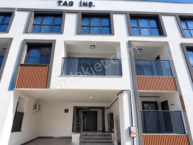 Çiğli Yeni Mahalle’de Bölge Ve Acıbadem Kent Hst, İzban & Tramvaya Yakın Sıfır 3+1 Kiralık Daire
