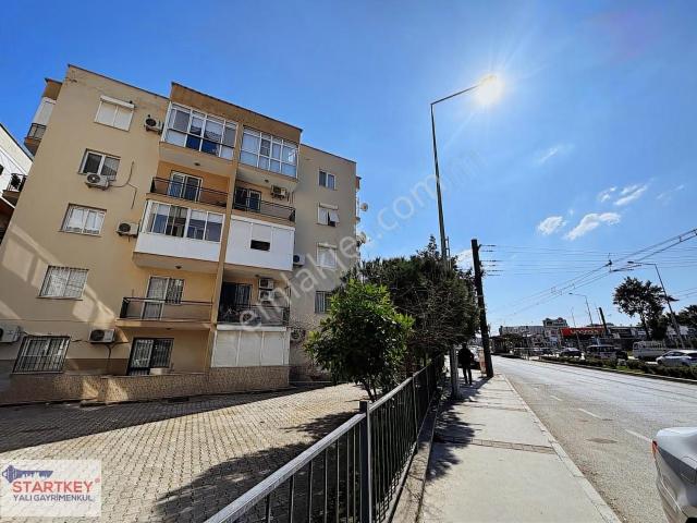 Çiğli Yeni Mahallede Ara Kat Satılık Tadilatlı 3+1 Daire