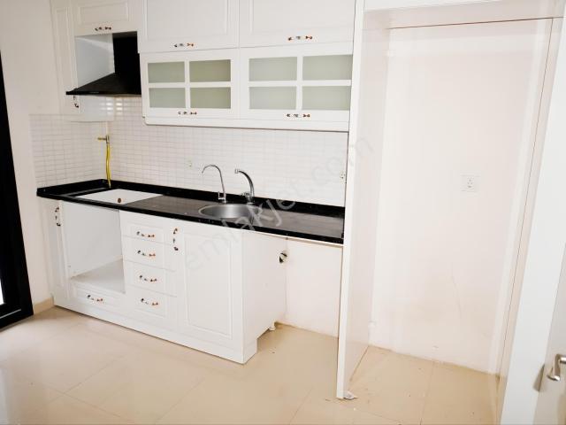 Çiğli Yeni Mahallede Kiralık 2+1 Doğalgazlı+balkonlu serkan