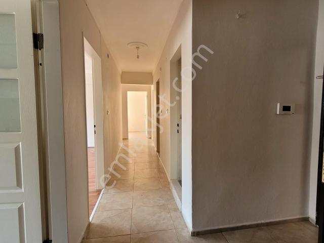 Çiğli Yenimahalle De Muhteşem Konumda 3+1 Kiralık Daire