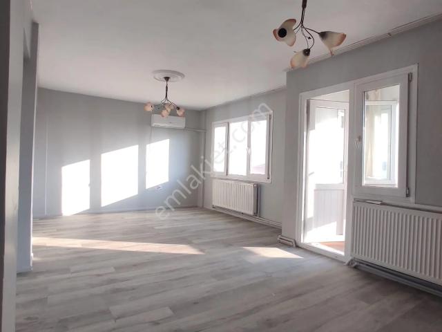 Çiğli'de Evka 2'de Site İçinde 3+1 Kiralık Daire