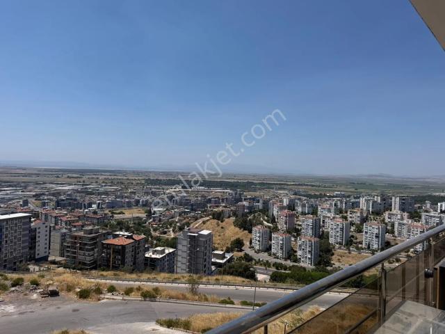 Çiğli'de Şehir Manzaralı Ferah 2+1 Kiralık Daire