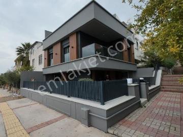Çiğlide Full Tadilatlı 4+1 Satılık Lüks Villa