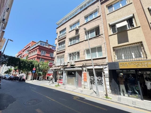 Şişlide Metroya Yakın Eşyalı Kiralık 2+1 Daire