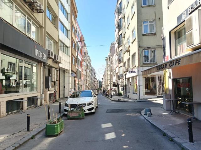 Şişli'de Metroya Yürüme Mesafesinde | 122 M² Geniş 2,5+1 Kiralık