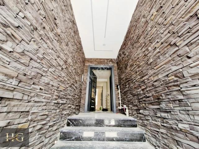 Çiğli'de Yeni Bina. Net 52m2,bahçe 28m2 Alanlı Olan Satılık 1+1