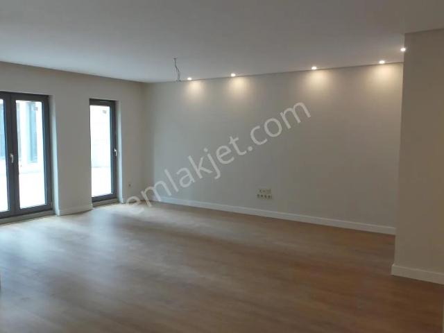 Şişlide Yeni Binada Kapalı Otoparklı Kiralık Daire 2+1