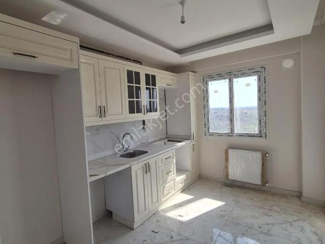 İlim Bulvarı Üzeri 3+1 Ankastreli Doğalgazlı Site İçi Kiralık