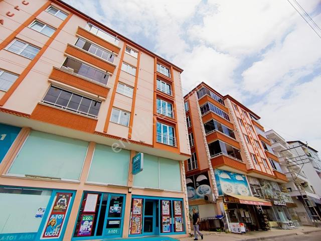 İlkadım'da Kat Mülkiyetli Cam Balkonlu 1.kat 3+1 Satılık Daire