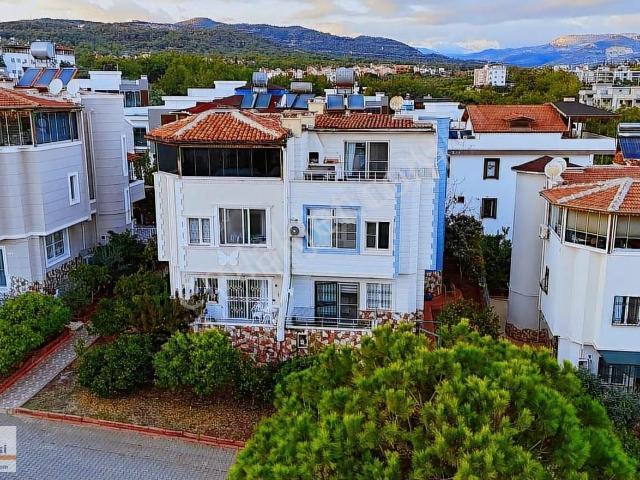 İlke'den Kuyuluk'da Site İçerisinde Satılık Triplex Villa