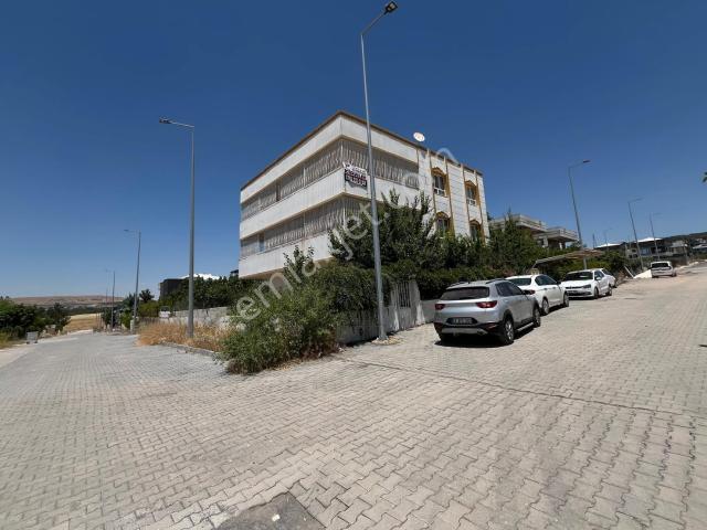 İlkevim'den 3 Katlı Bahçeli İş Yerine Uygun Komple Kiralık Daire