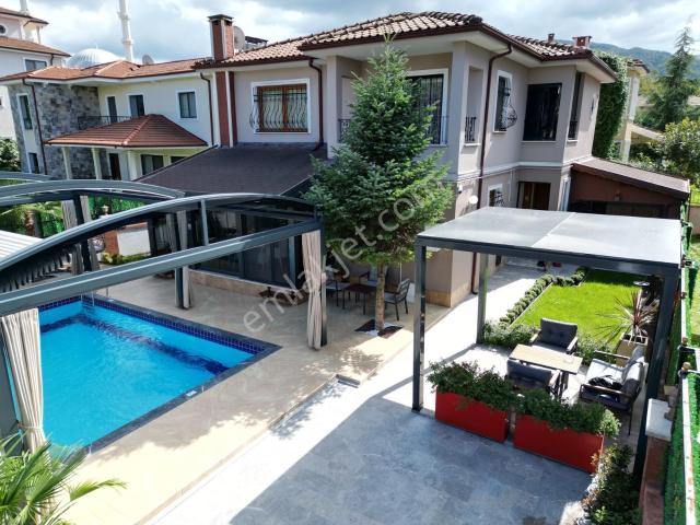 İpek Yolunda Is.havuzlu Eşyalı 4+1 Kiralık Müstakil Villa