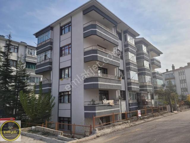 İpekyolu Gayrimenkul Hacıkara Yıldız Evlerinde Satılık 3+1 Daire
