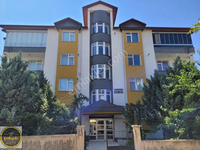 İpekyolu Gayrimenkulden Fatih Sitesi 3+1 Kiralık Daire