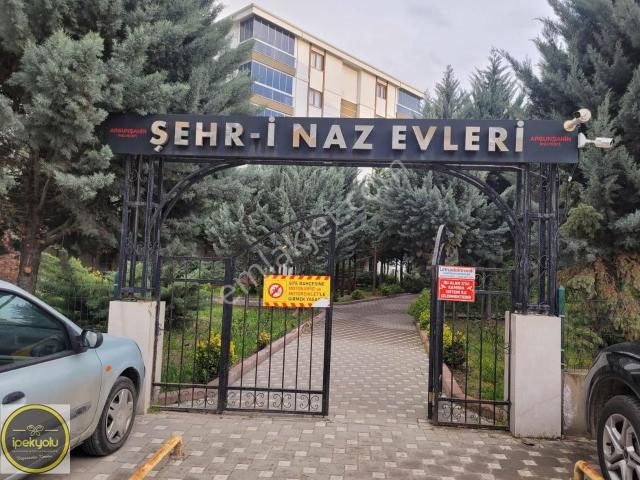 İpekyolundan Şehr i Naz Evlerinde Satılık 4+1 Lüx Daire