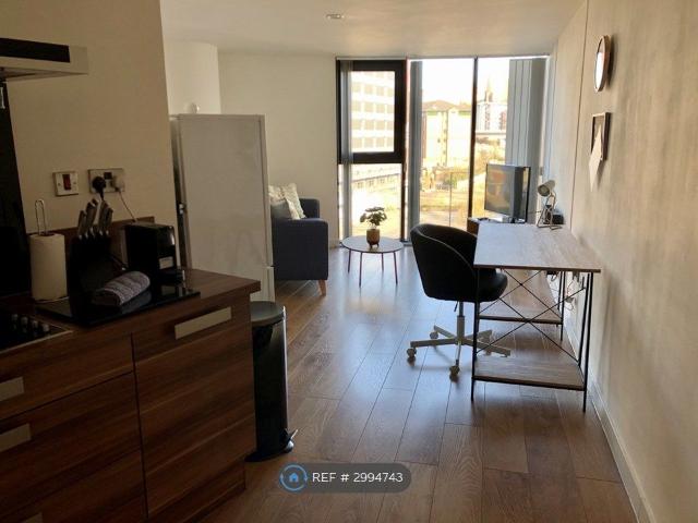 I Quarter, Sheffield S3, 2 bed flat to rent, £1,000 pcm | PrimeLocation