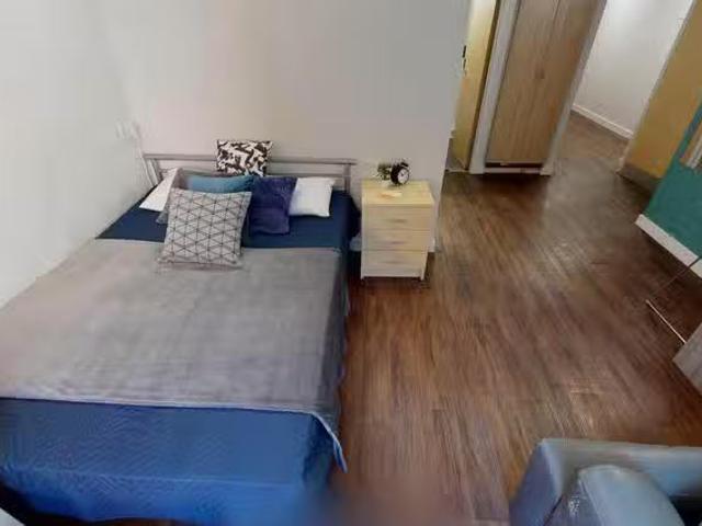 i Q Arkwright House Bronze En Suite