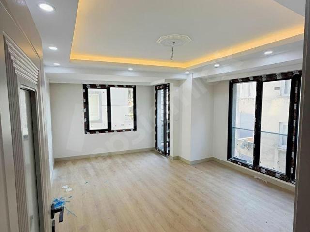ŞİRİNEVLER METROBÜSE 5DK 3+1 SATILIK SIFIR DAİRE