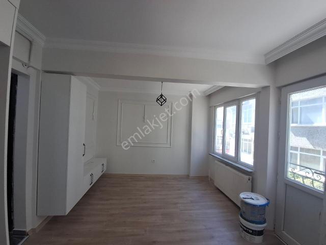 İstanbul Caddesinin Arka Sokağında Sıfır Tadilatlı Satılık Daire
