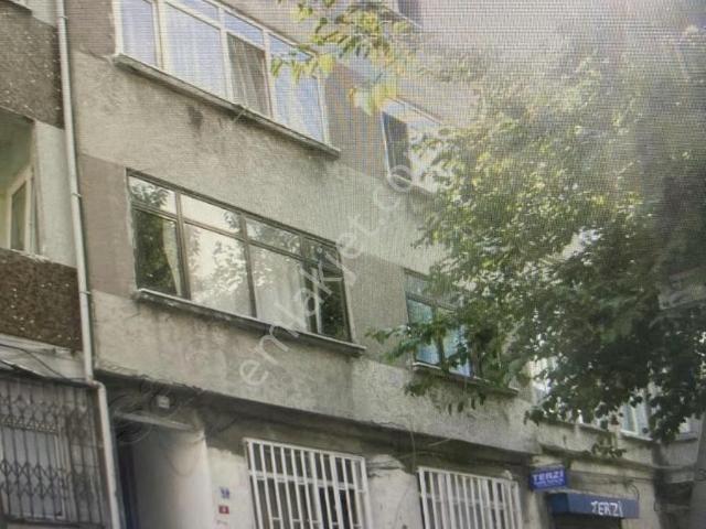 İstanbul Aksarayda Katipkasım Mahaleside Satılık 2 Dayre Alt Üst