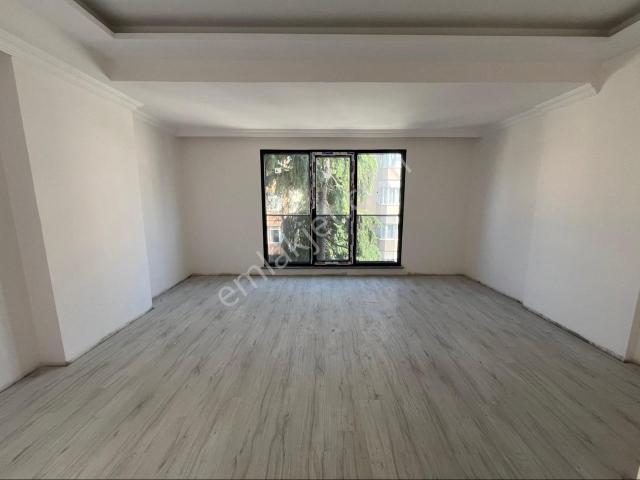 İstanbul Ataşehir İçerenköyde 3.kat 2+1 Arakat Satılık Daire