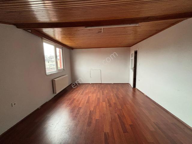 İstanbul Ataşehir Mimar Sinan Mahallesi’nde 2 + 1 Çatı Katı Kiralık Daire
