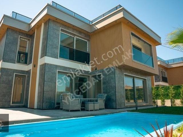 İstanbul Bahçeşehir 2.kısım Lüks Satılık Premium Villa.