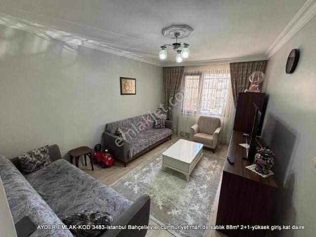 İstanbul Bahçelievler Cumhuriyet Mah De Satılık 88m² 2+1 yüksek Giriş.kat Daire