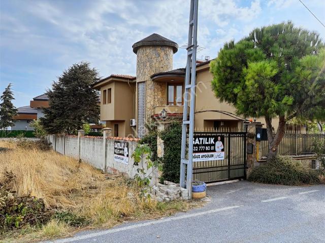 İstanbul Beylikdüzü Dereağzı Mahallesinde Satılık 6+2 Villa