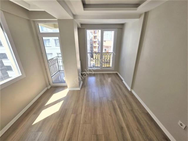İstanbul House'dan Bahçelievler'de 2 Yıllık Binada 2+1 Ara Kat