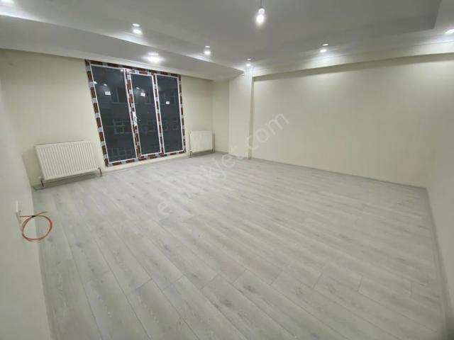 İstanbul House'dan Bahçelievler'de 2 Yıllık Binada 3+1 Ara Kat