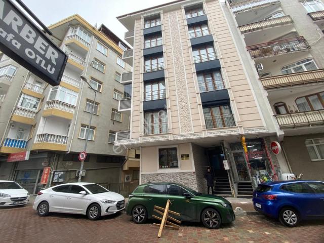 İstanbul House'dan Bahçelievler'de 7 Yıllık Binada 2+1 Y.giriş
