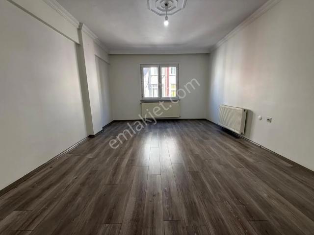 İstanbul House'dan Bahçelievler'de Geniş Masrafsız 2+1 Ara Kat