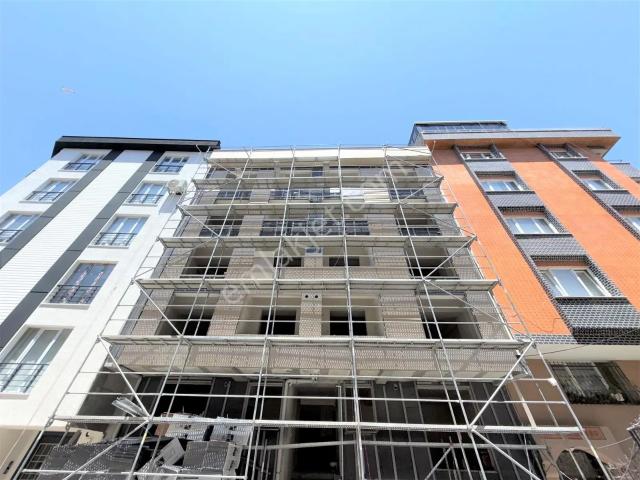 İstanbul House'dan Güney Cepheli Sıfır 2+1 Ara Kat Satılık Daire