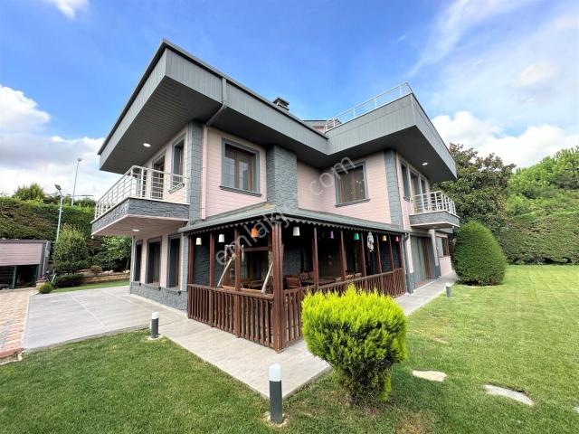 İstanbul House'dan Tepekent'te 6+1 Satılık Havuzlu Villa
