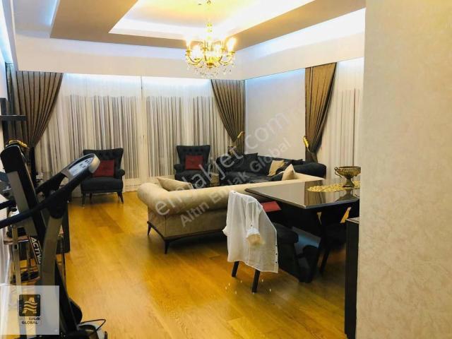 İstanbul Sarayları'nda Manzaralı 3+1 Kiralık Daire 172m²