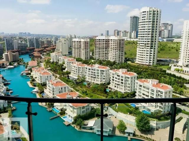 İstanbul Sarayları'nda Eşyalı 1+1 Balkonlu Kiralık Daire 90m²