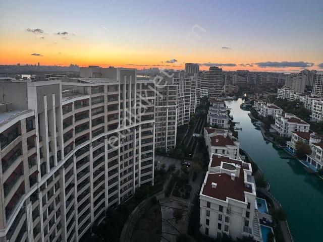 İstanbul Sarayları'nda Panoramik Manzaralı 2+1, 13. Kat Daire