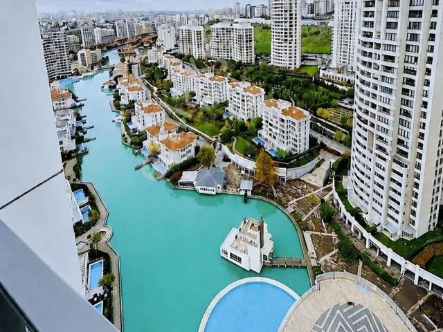İstanbul Sarayları'nda 1+1 Kiralık Daire, 74m²