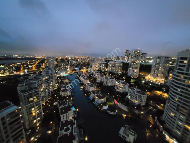 İstanbul Sarayları'nda 74 M² 1+1, 22. Kat, Kiracılı Daire