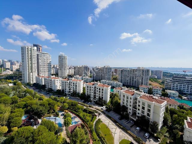 İstanbul Sarayları Sitesinde 3+1 Balkonlu Ful Manzaralı Balkonlu