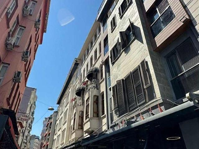 İSTANBUL SİRKECİ'DE İŞLETMESİYLE SATILIK MARMARAYA 100 mt OTEL
