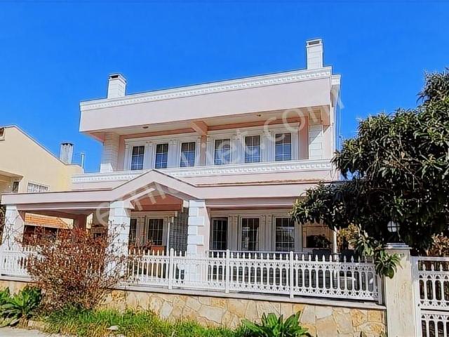İstanbul Gümüşyaka'da Denize 100 Metre 308m2 Bahçeli İkiz Villa