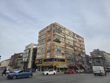 İstasyon Caddesi Üzerinde Geniş 3+1 Ara Kat Daire