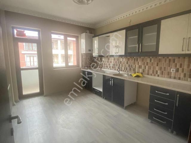 İstasyon Mah Ordu Evine Çarşıya Yakın Arakat Kiralık 3+1'ler