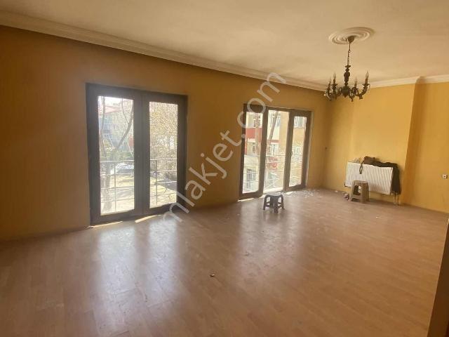 İstasyon Mah Gam Okul Yanı Arakat Güney Satılık 3+1
