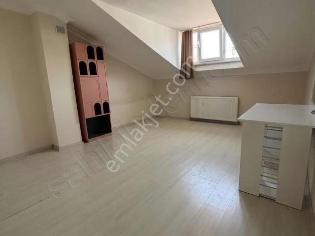 İstasyon Mah. 1+1 Kiralık 70m2 Çatı Katı Daire Marmaraya 5dk