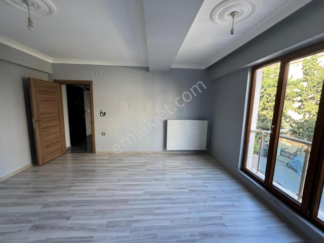 İstasyon Mahallesi Merkezi Kiralık 2+0 Eşyasız Ayrı Mutfak Daire