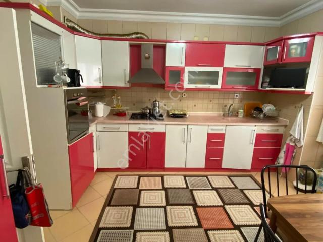 İstasyon Mahallesi’nde Perşembe Pazarı Karşısında Satılık Arakat 185 M² 3+1 Daire
