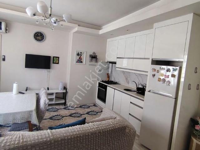 İstasyon Mahallesi Balkonlu Eşyalı Ara Kat 1+1 Satılık Daire